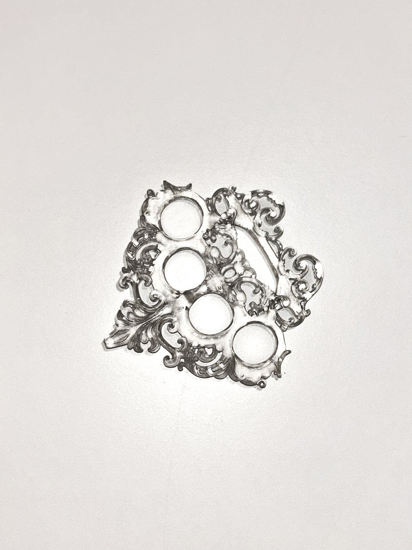 .:. (03) TRANSPARENT VARNISHED RESIN LOREM ORNAMENTAL KNUCKLE .:.